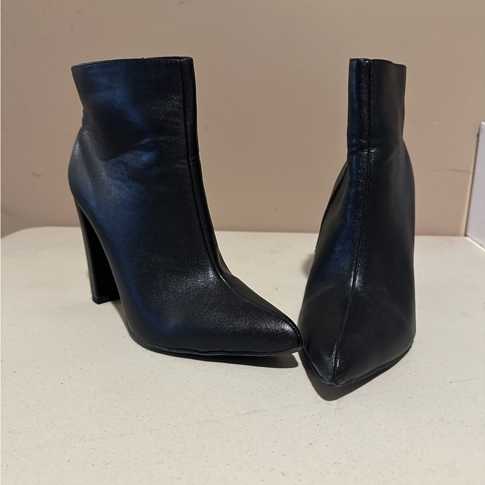 Elegant Black Ankle Boots